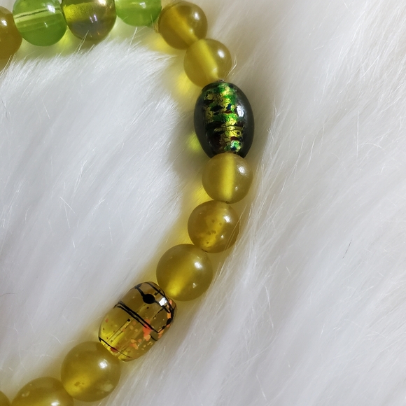 Green glass beaded bracelet - Picture 2 of 4